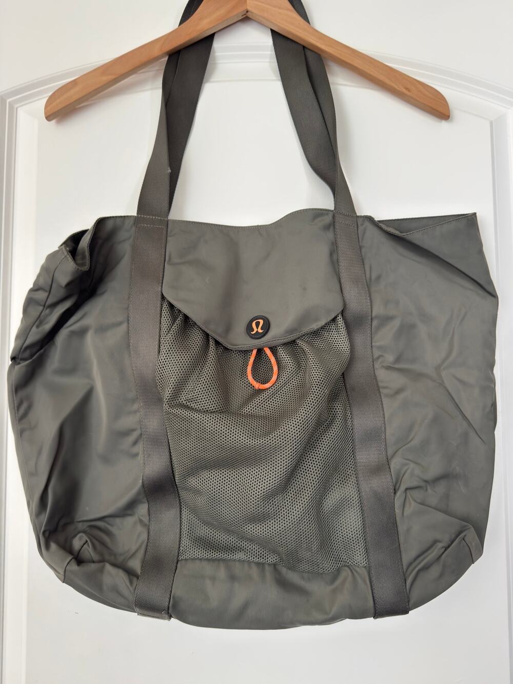 Lululemon Take It On Tote Bag 24L Grey Sage Green Mesh Pocket Gym Travel Bag